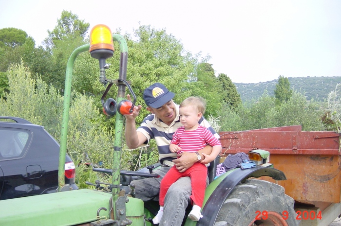 Sylvain-Malena-au-tracteur